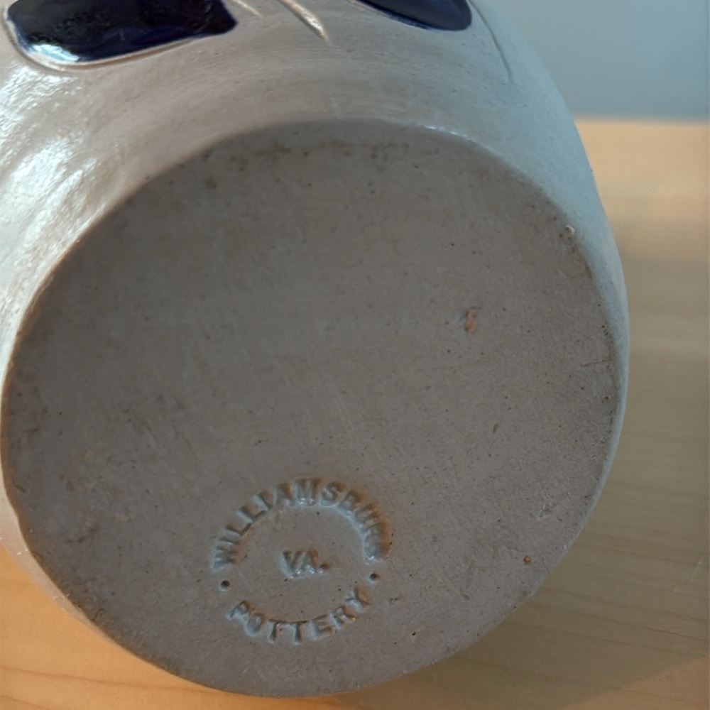 *Vintage Williamsburg Pottery Salt Glaze Pitcher with Cobalt Blue Flower Design - Picture 7 of 8